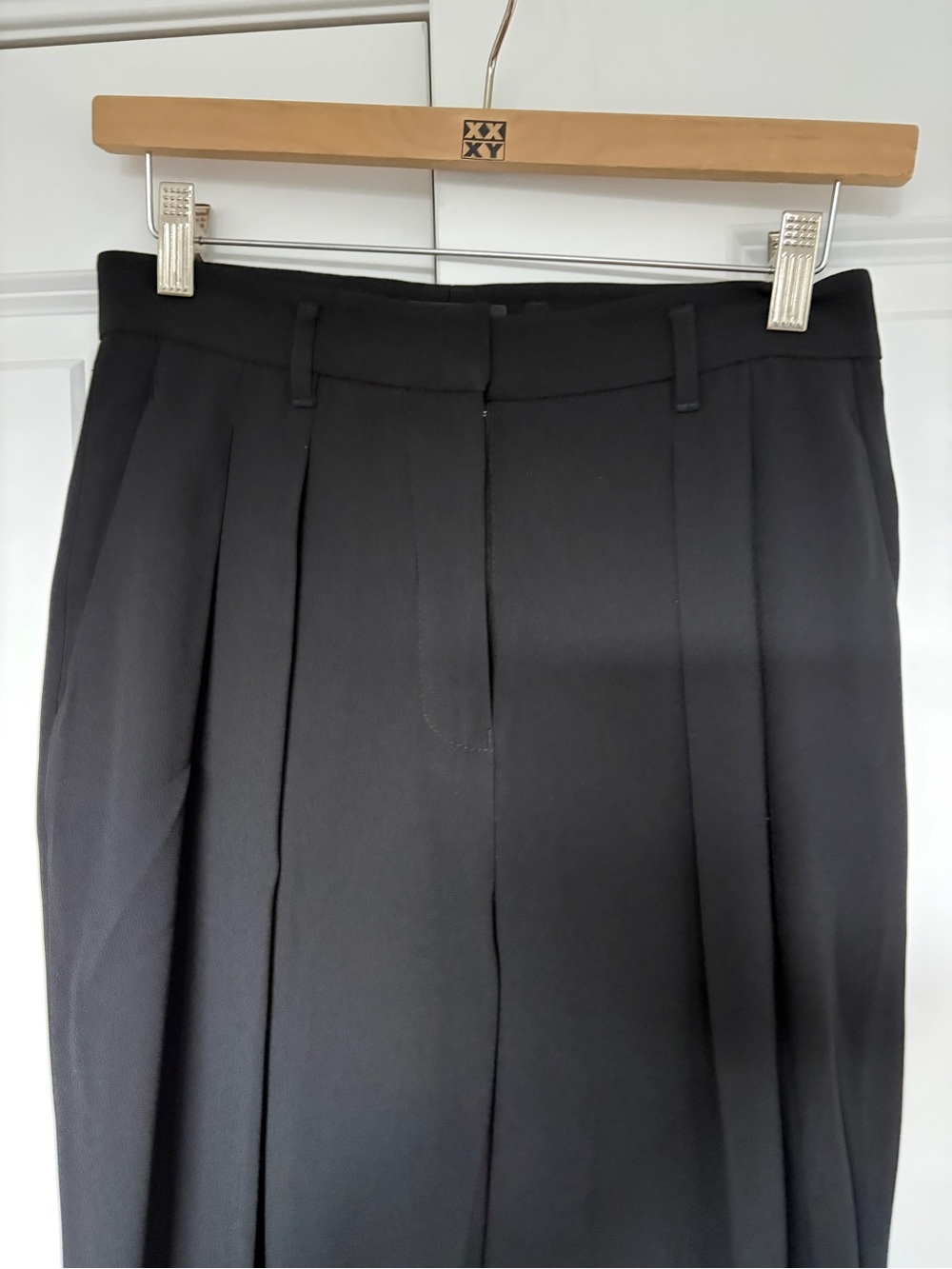 Aritiza Babaton Black Pleated Dress Pants